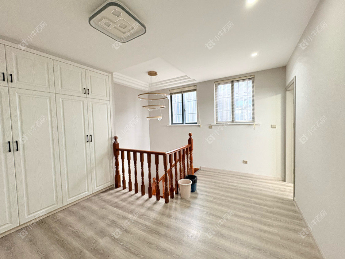 镇江金凤凰在售二手房源室内图_小牛看房