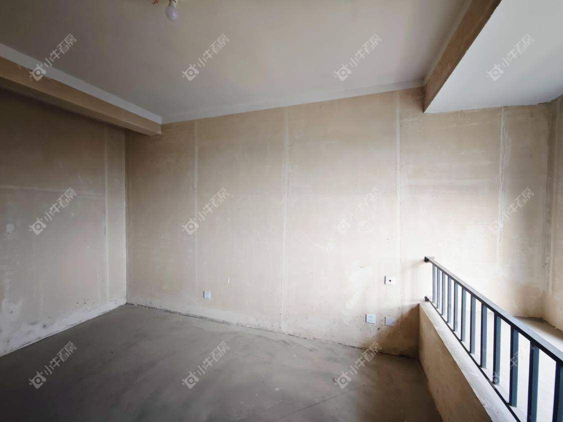 镇江融创华南映在售二手房源室内图_小牛看房