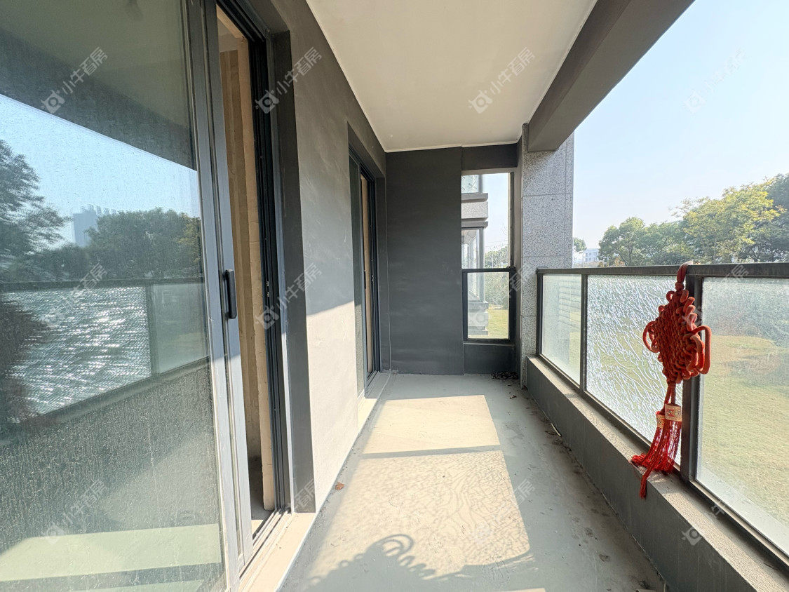 镇江融创华南映在售二手房源室内图_小牛看房