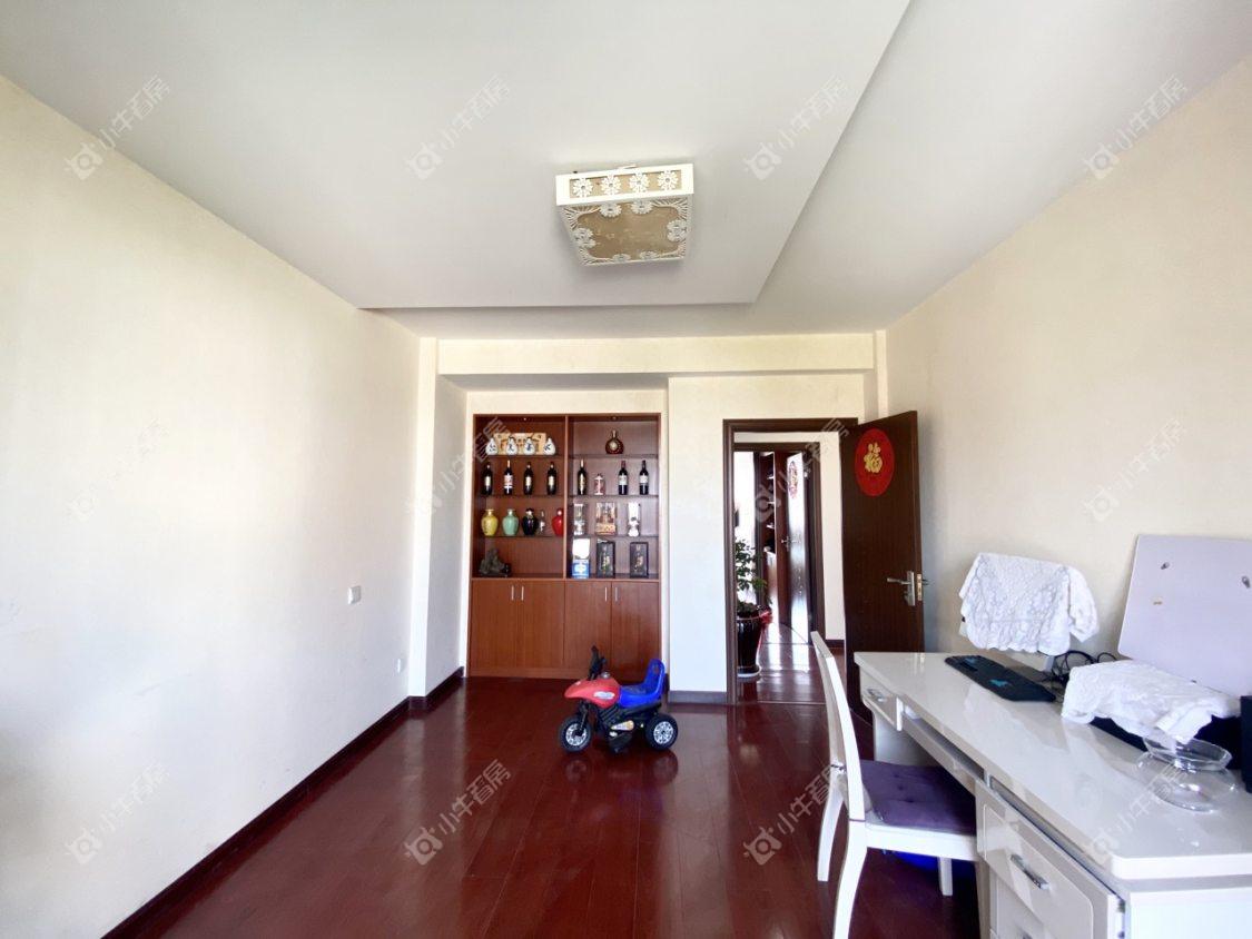 镇江金凤凰在售二手房源室内图_小牛看房