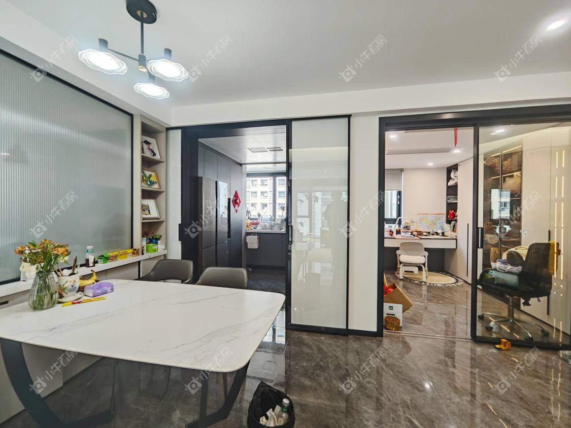 镇江荣城国际（中央公馆）在售二手房源室内图_小牛看房