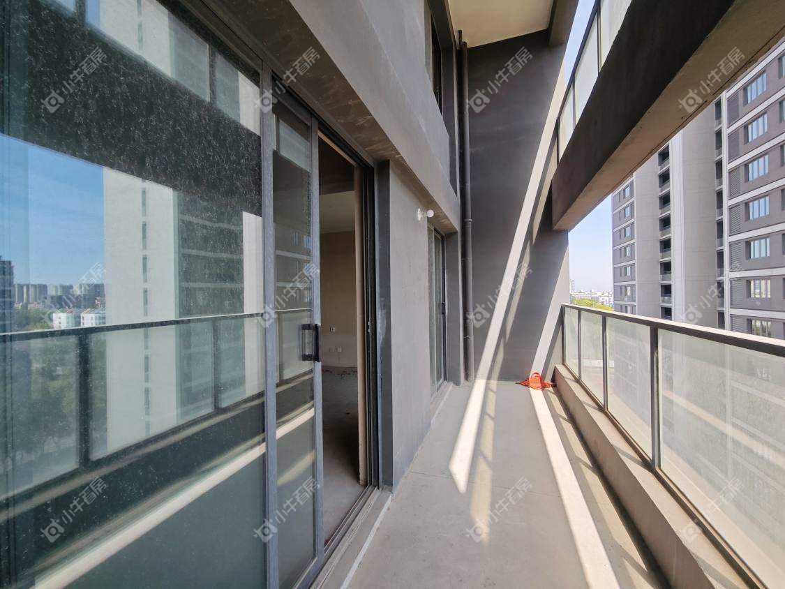 镇江融创华南映在售二手房源室内图_小牛看房