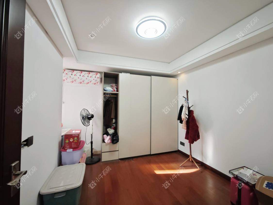 镇江凤凰国际在售二手房源室内图_小牛看房