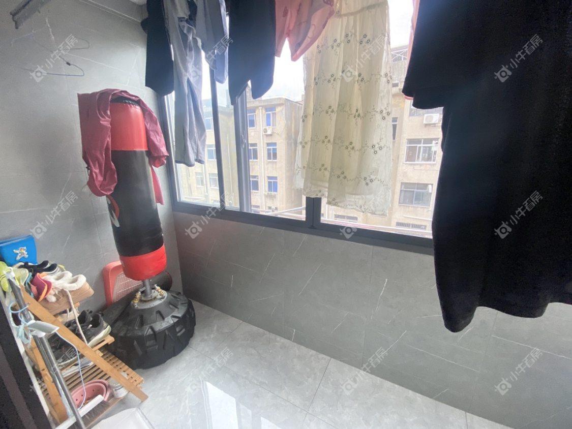 镇江龙凤新村在售二手房源室内图_小牛看房