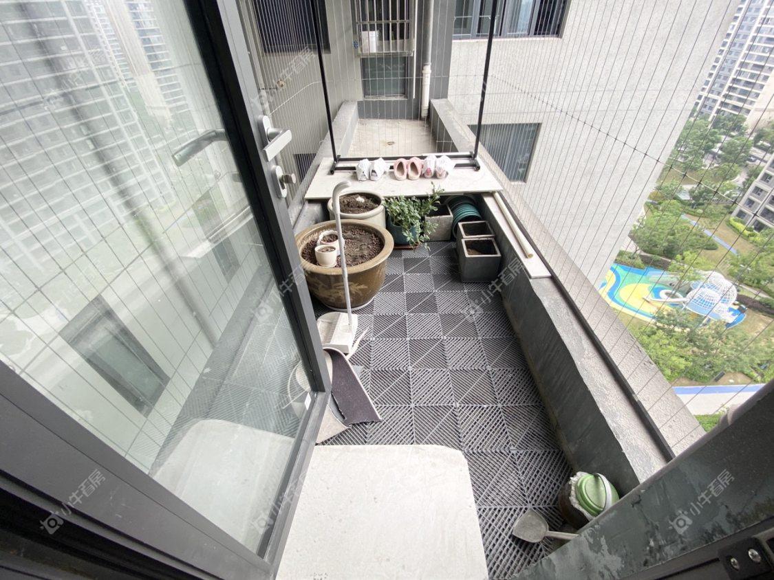 镇江融创华南映在售二手房源室内图_小牛看房