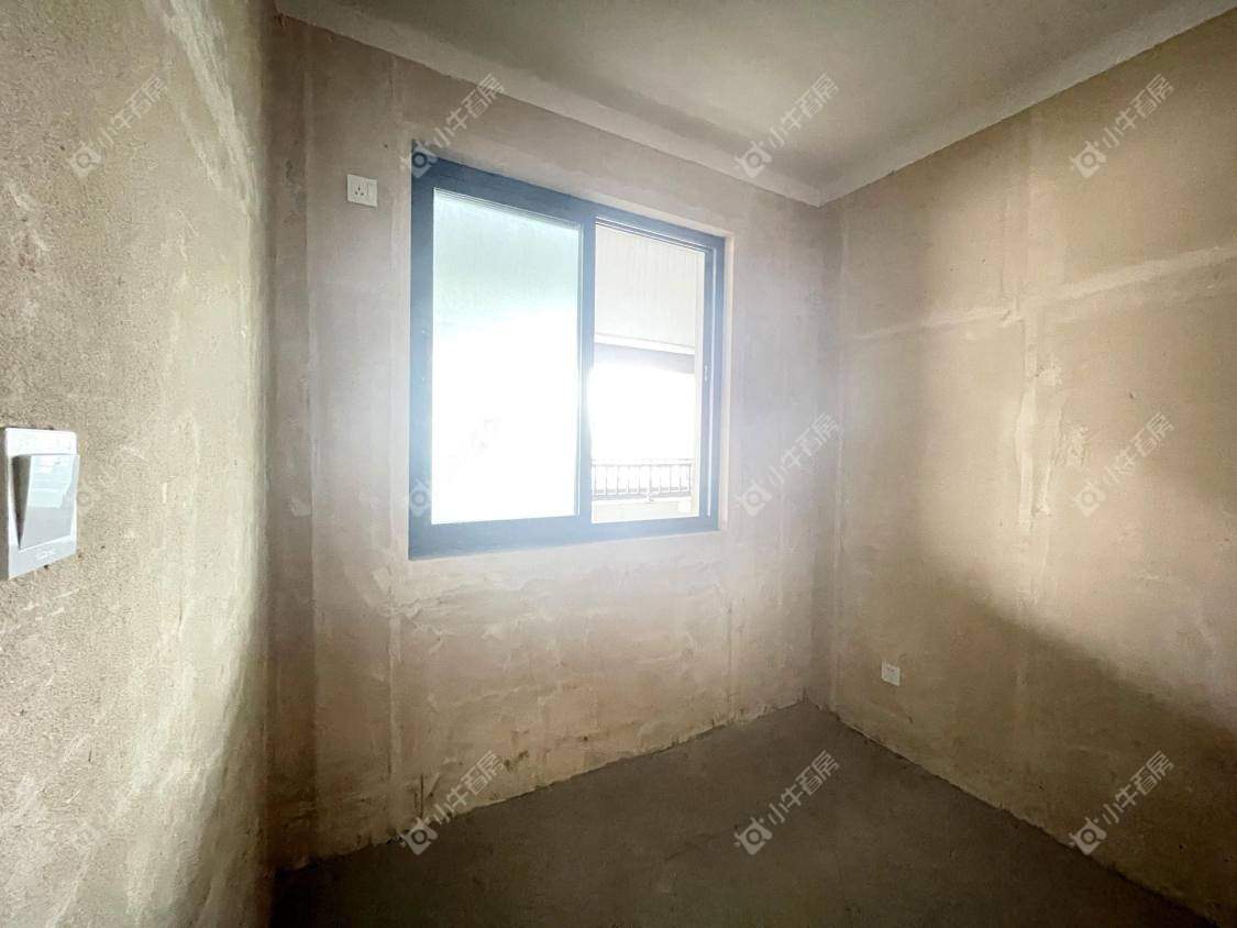 镇江融创华南映在售二手房源室内图_小牛看房