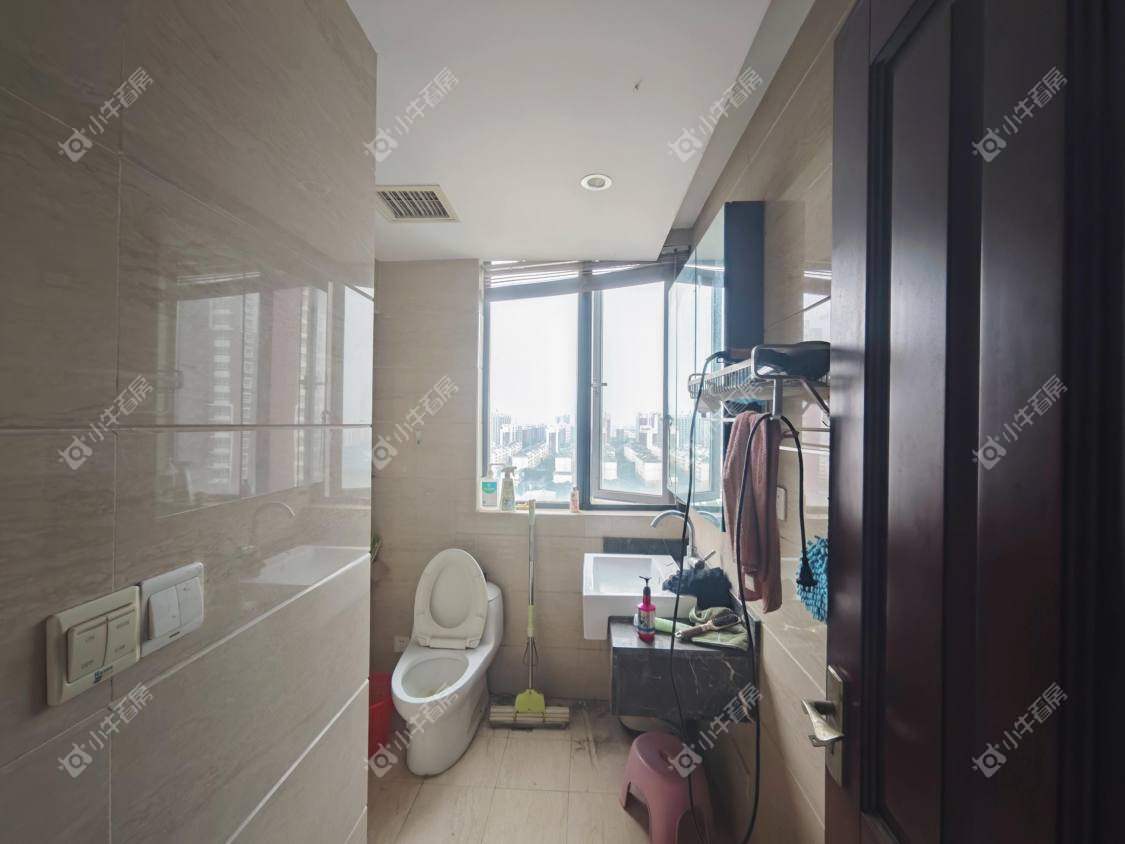 镇江凤凰国际在售二手房源室内图_小牛看房