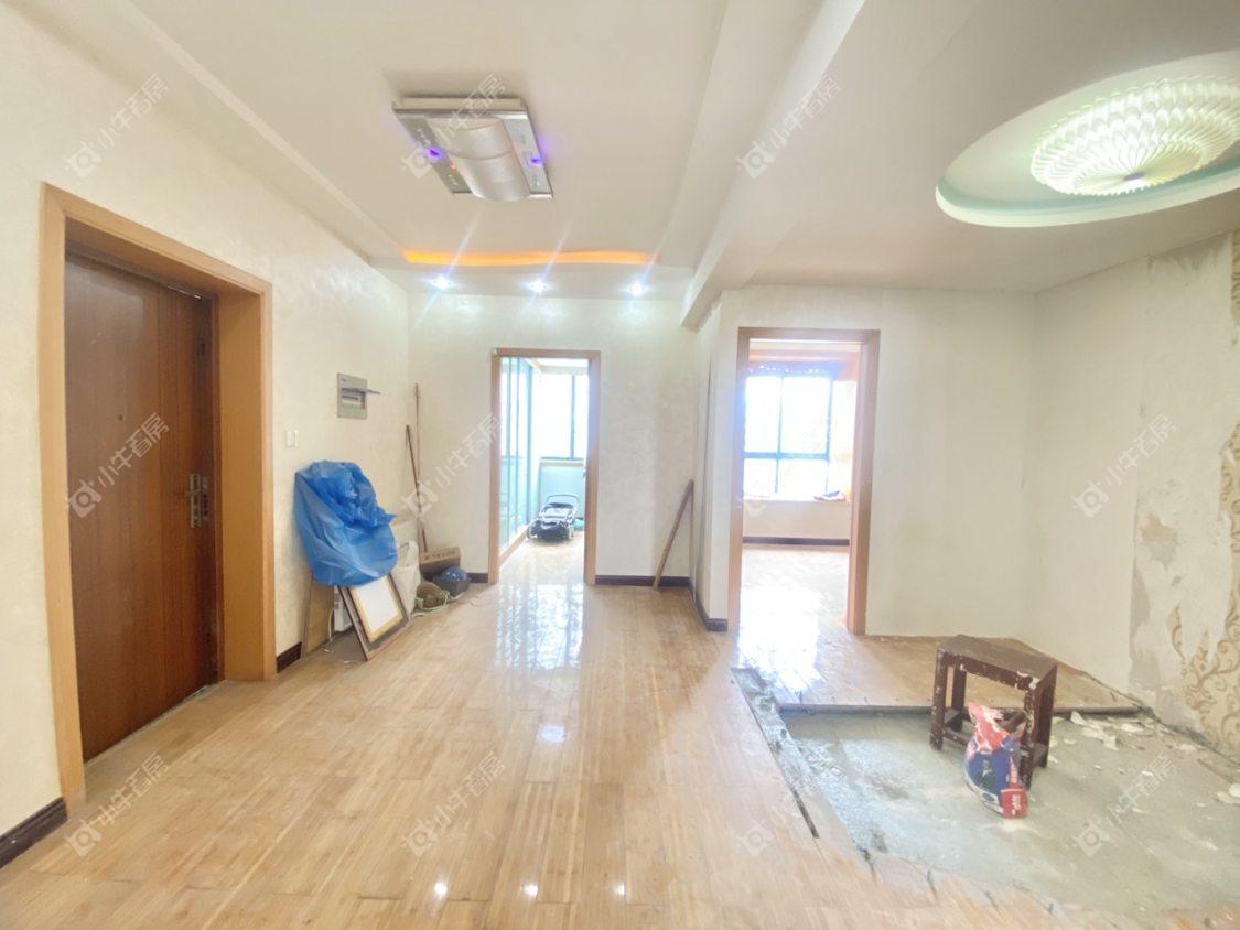 镇江芳草苑在售二手房源室内图_小牛看房