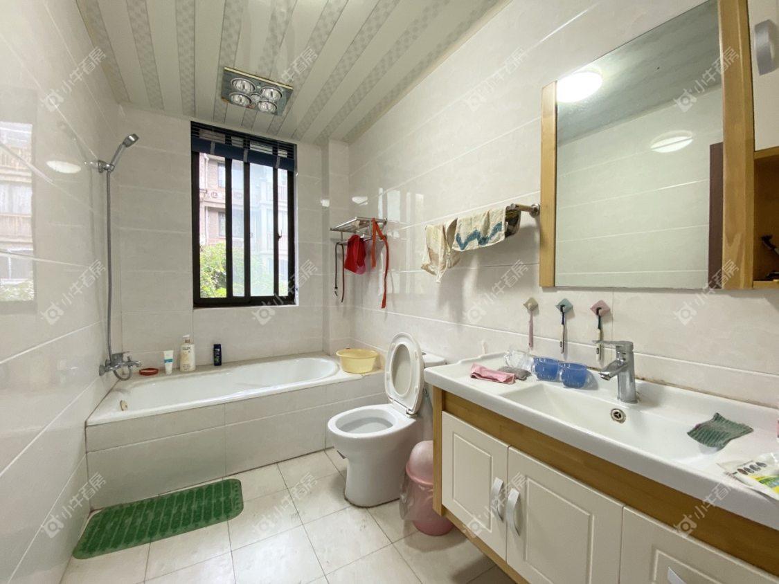 镇江世纪豪都在售二手房源室内图_小牛看房