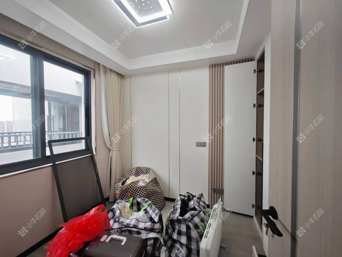 镇江融创华南映在售二手房源室内图_小牛看房