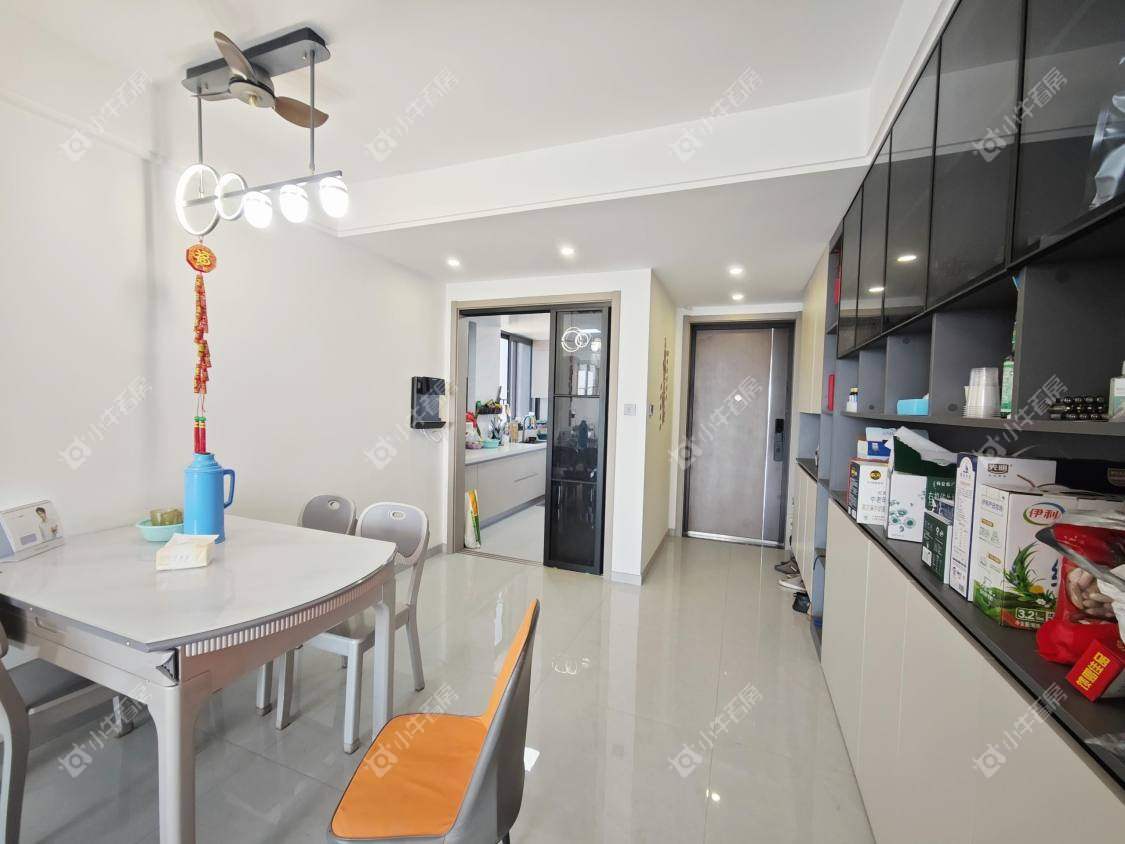 镇江融创华南映在售二手房源室内图_小牛看房