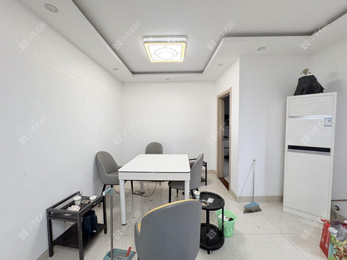 镇江东南新城在售二手房源室内图_小牛看房