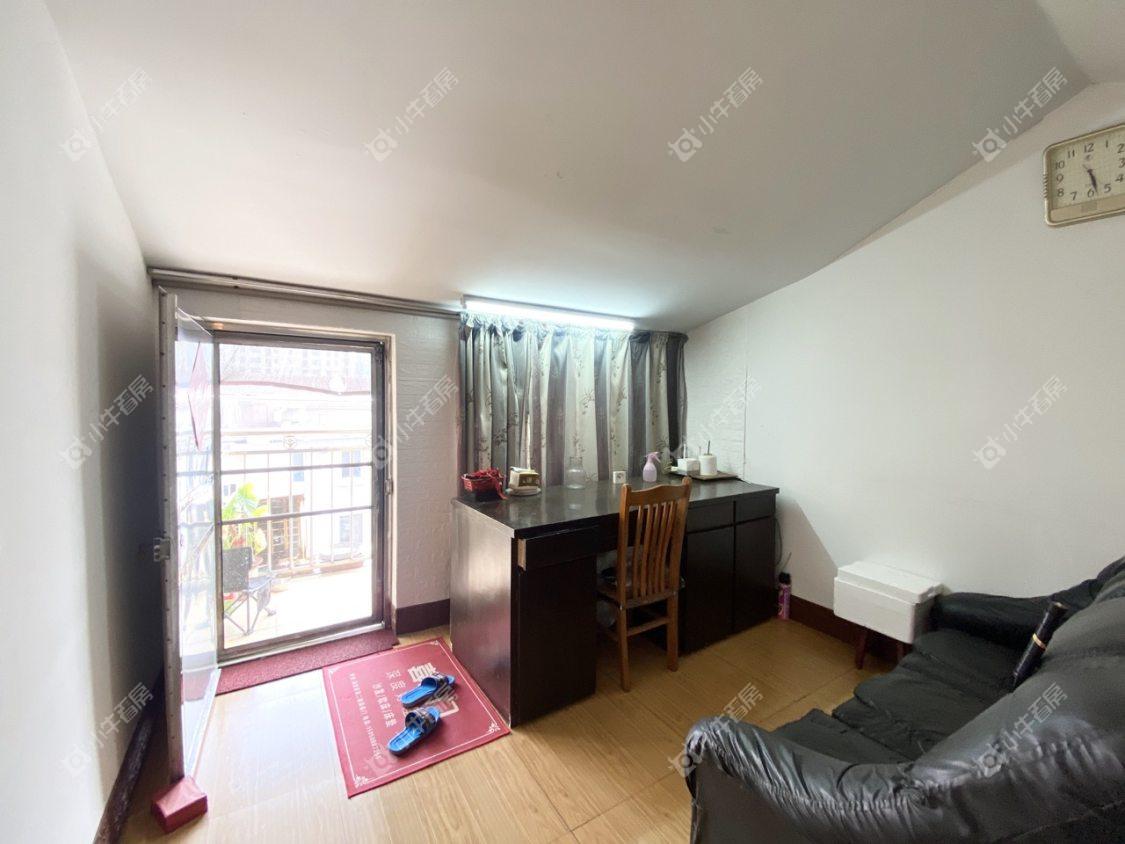 镇江阜阳新三村在售二手房源室内图_小牛看房