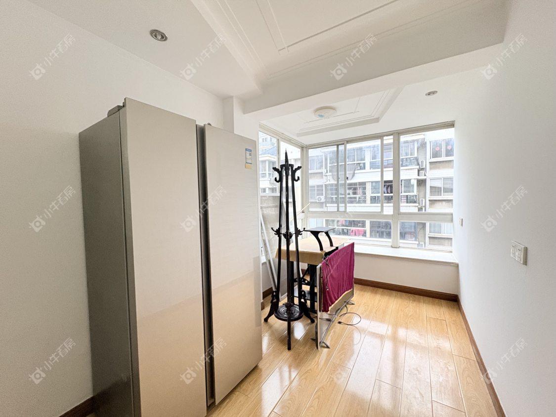 镇江凤翔花园在售二手房源室内图_小牛看房