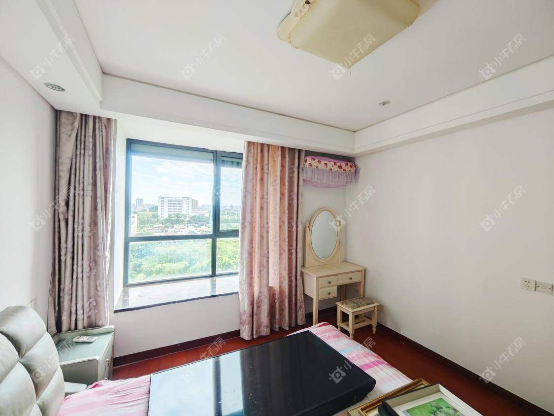 镇江凤凰国际在售二手房源室内图_小牛看房