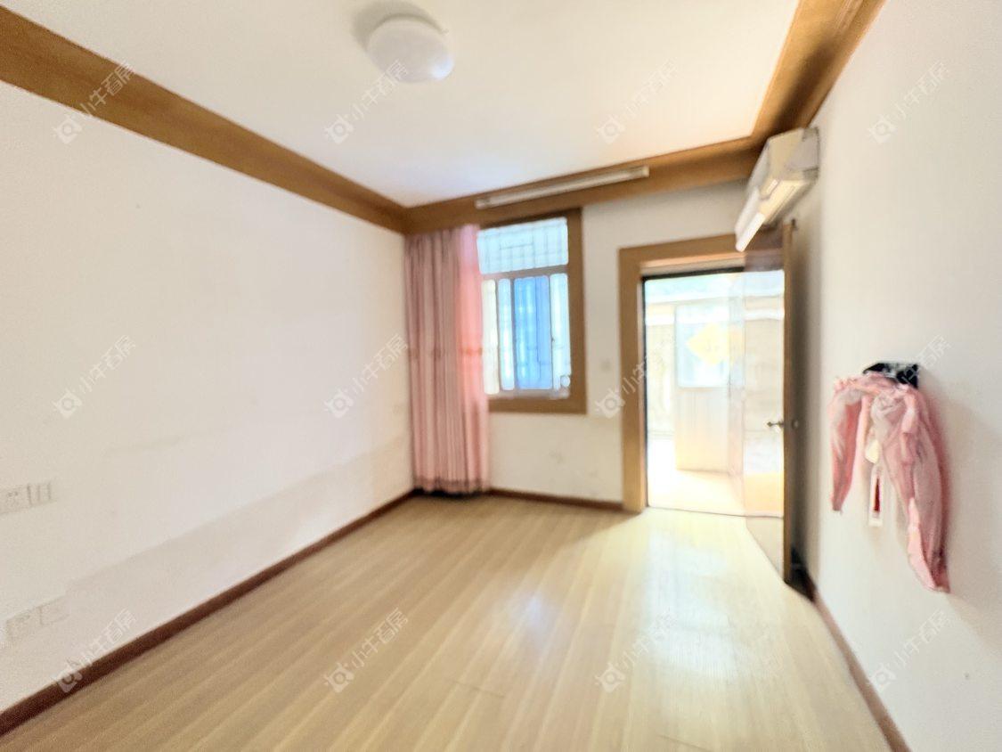 镇江龙凤新村在售二手房源室内图_小牛看房