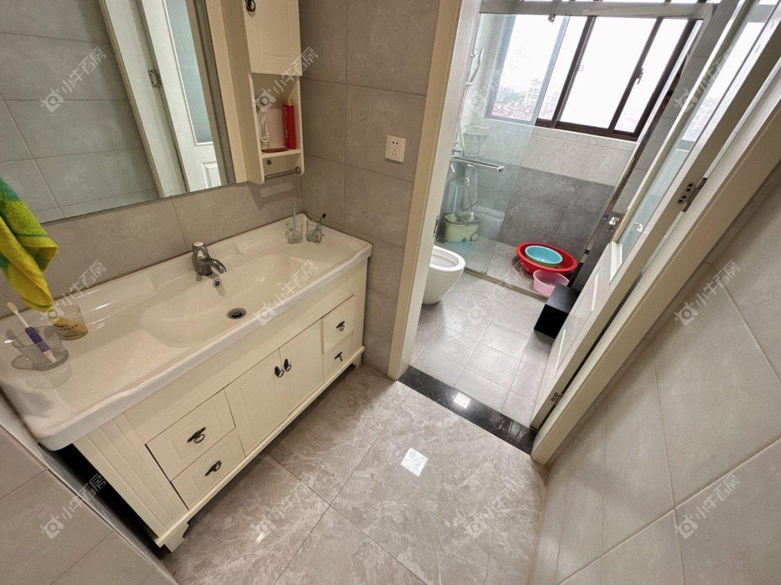 镇江世纪豪都在售二手房源室内图_小牛看房