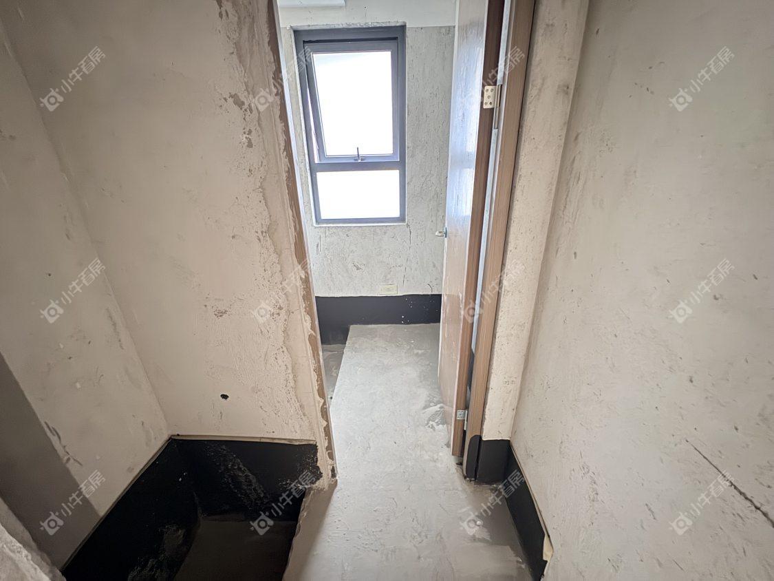 镇江融创华南映在售二手房源室内图_小牛看房