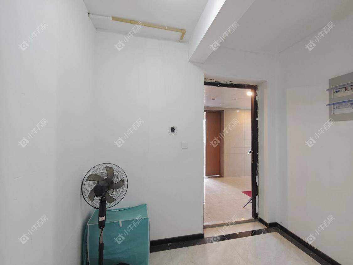 镇江融创华南映在售二手房源室内图_小牛看房