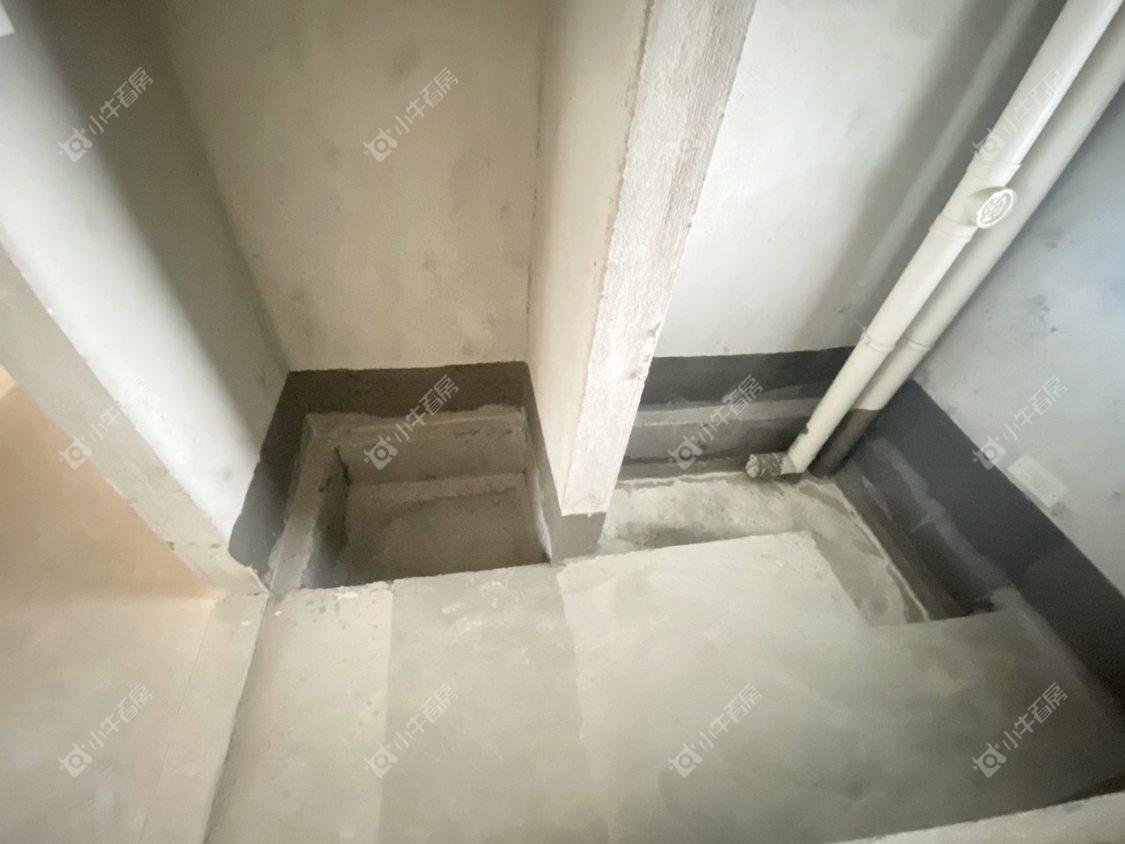 镇江融创华南映在售二手房源室内图_小牛看房