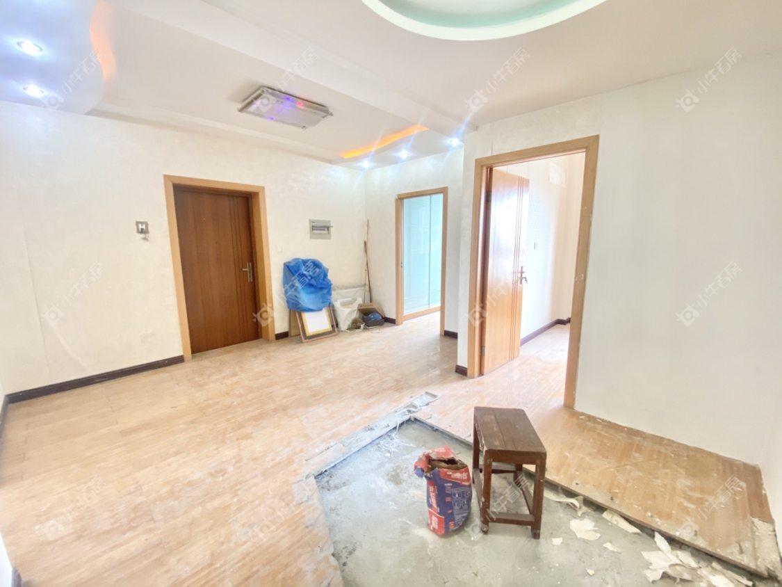 镇江芳草苑在售二手房源室内图_小牛看房