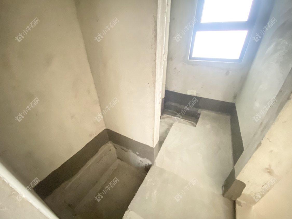 镇江融创华南映在售二手房源室内图_小牛看房