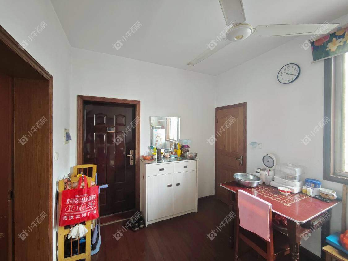 镇江阜阳新三村在售二手房源室内图_小牛看房