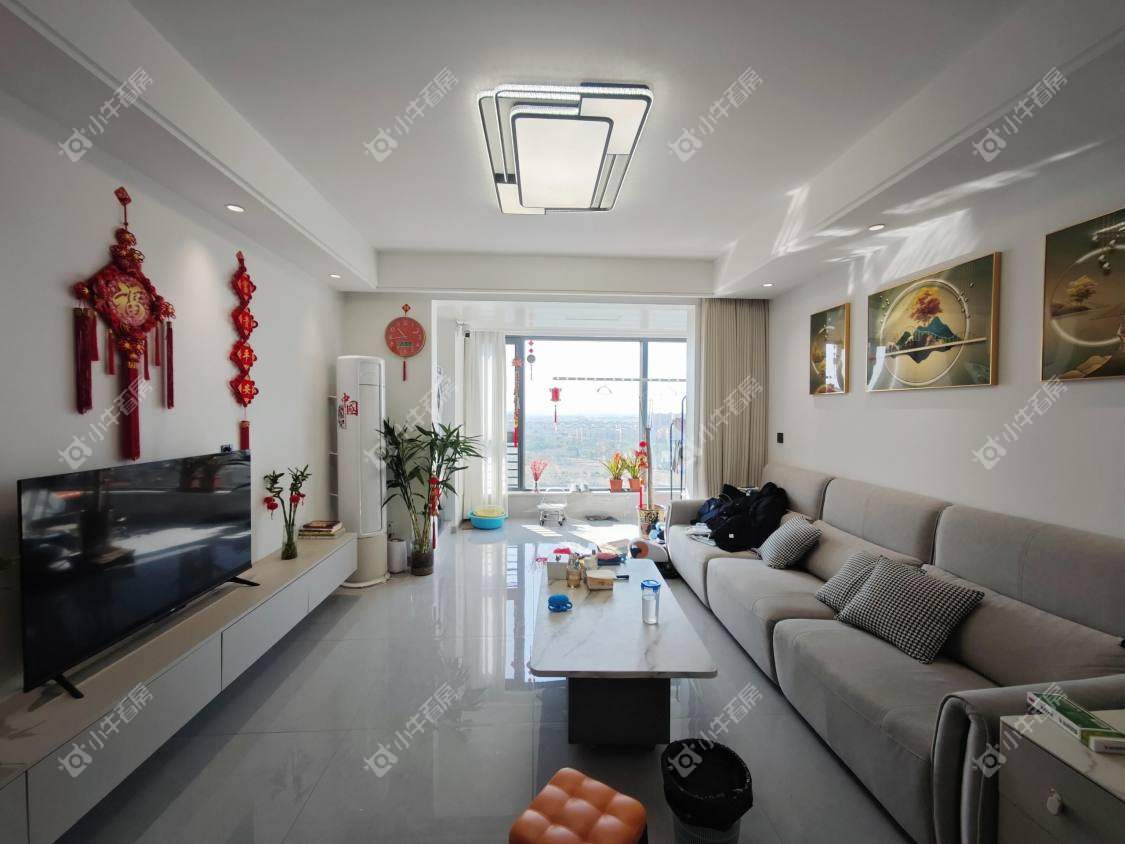 镇江融创华南映在售二手房源室内图_小牛看房