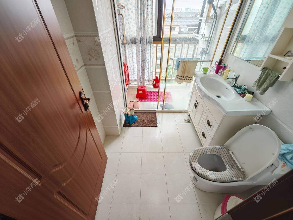 镇江世纪豪都在售二手房源室内图_小牛看房