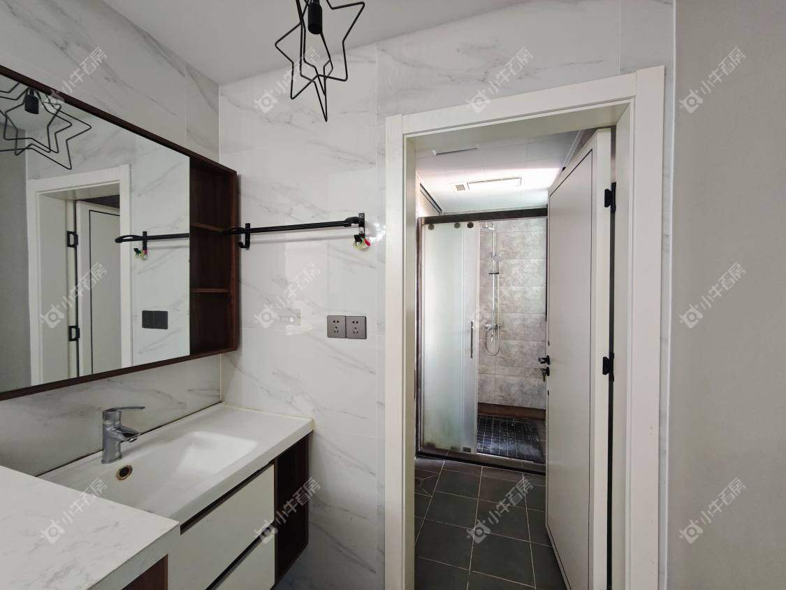 镇江滨河凤凰城在售二手房源室内图_小牛看房