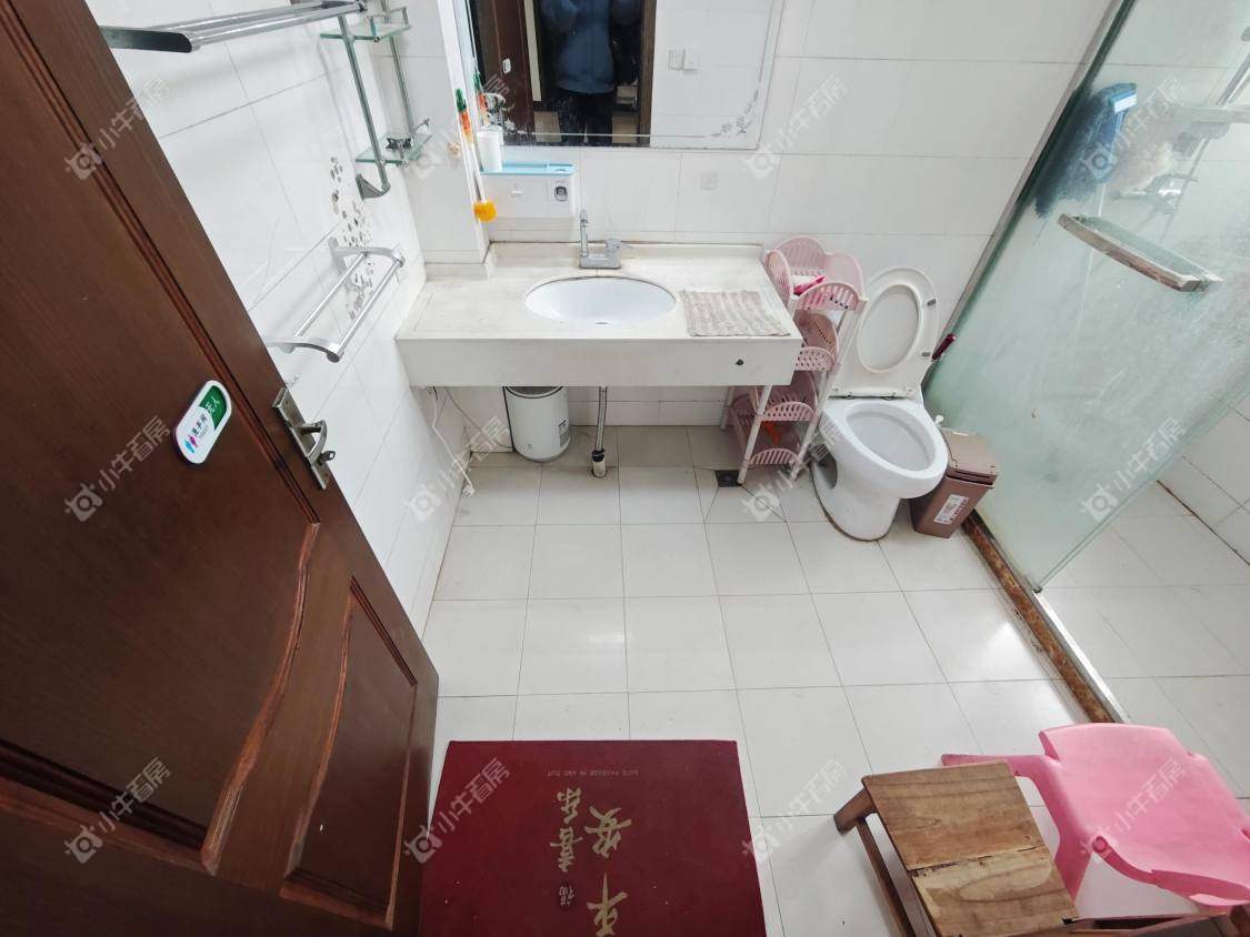 镇江金凤凰在售二手房源室内图_小牛看房